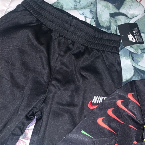 Toddler new style NIKE suit never worn NWT - Picture 3 of 3